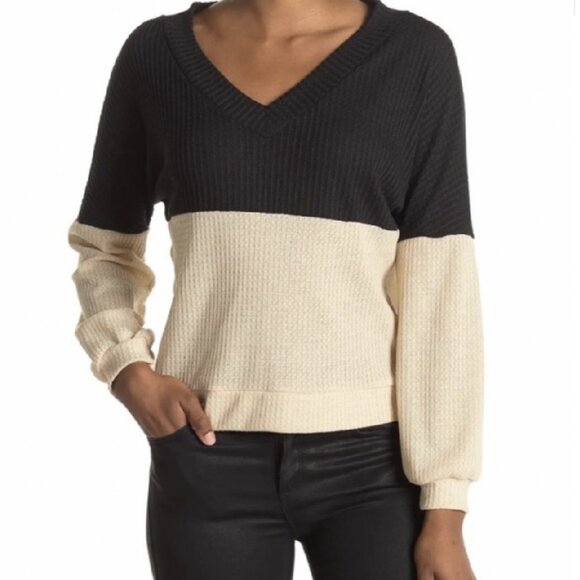 CENY Women's  V-Neck  Sweater - Picture 1 of 10